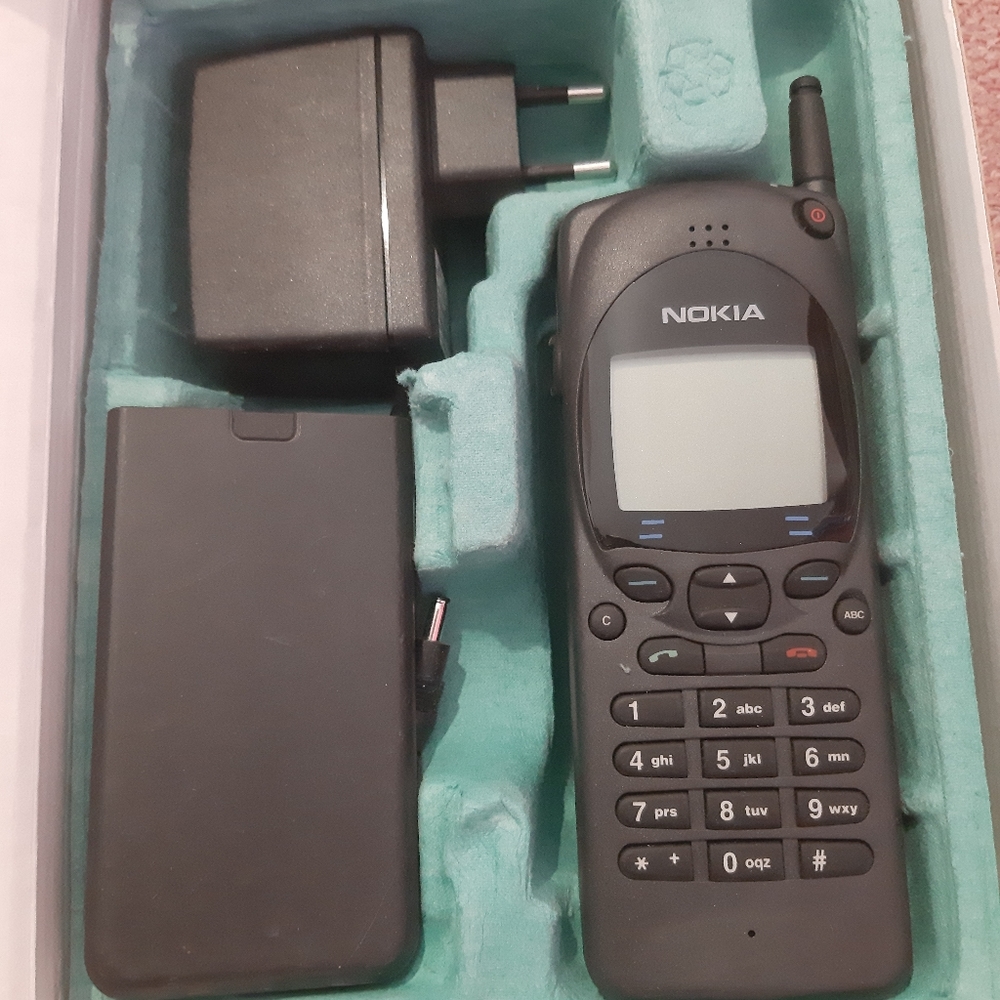Nokia 2110 old cell phone
